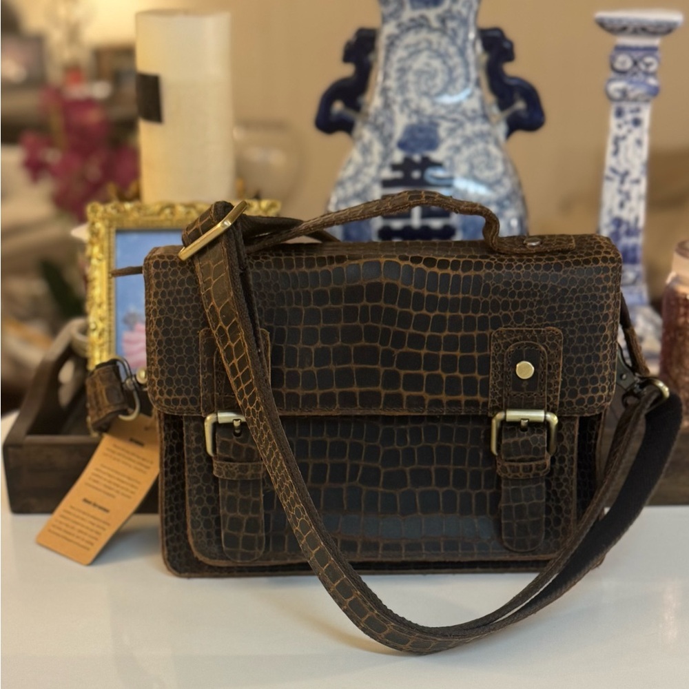 🤎 NWT FSHSUP CROCO EMBOSSED LEATHER MESSENGER BAG!